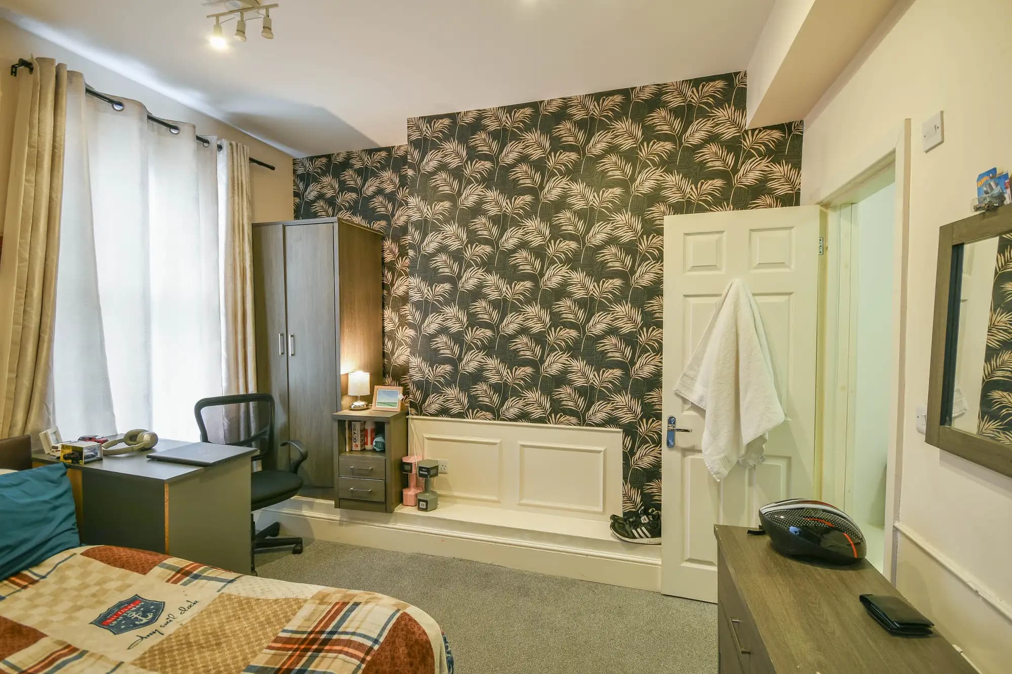 property photo 17 of 29