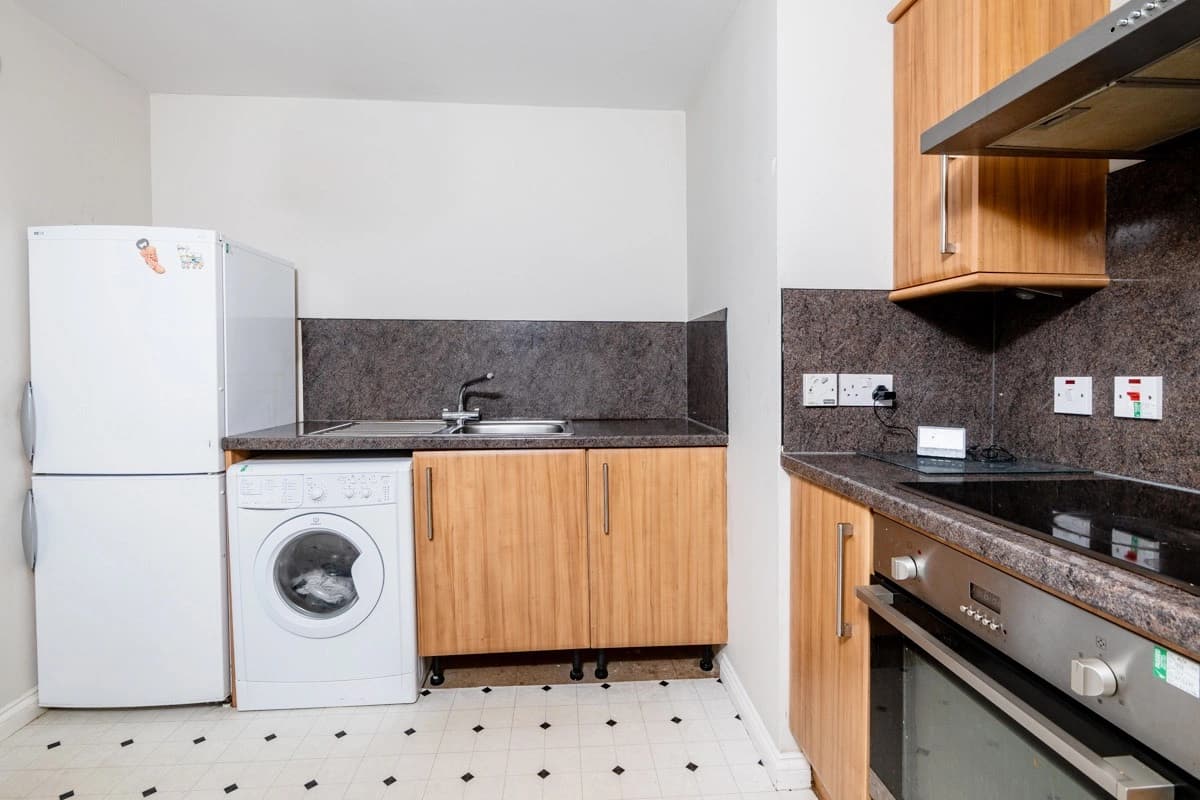 property photo 5 of 18