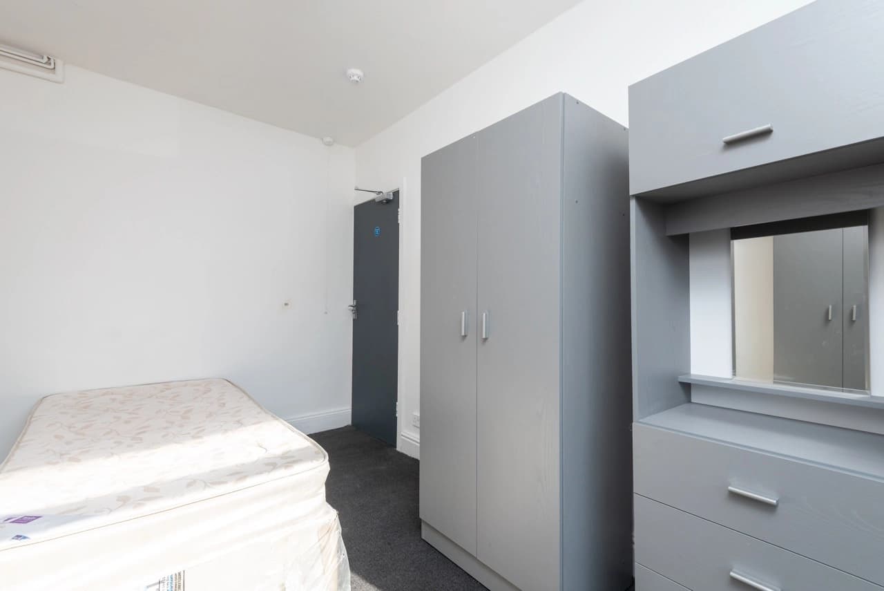 property photo 16 of 40