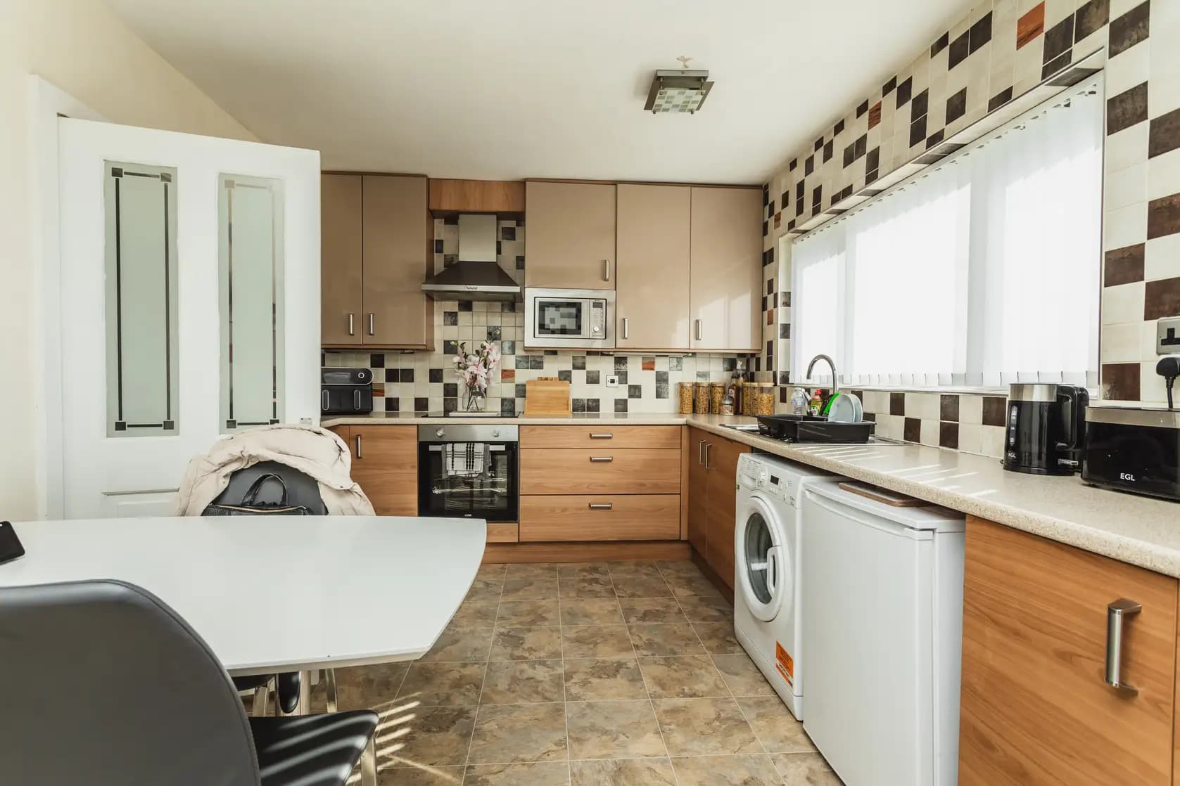 property photo 5 of 32