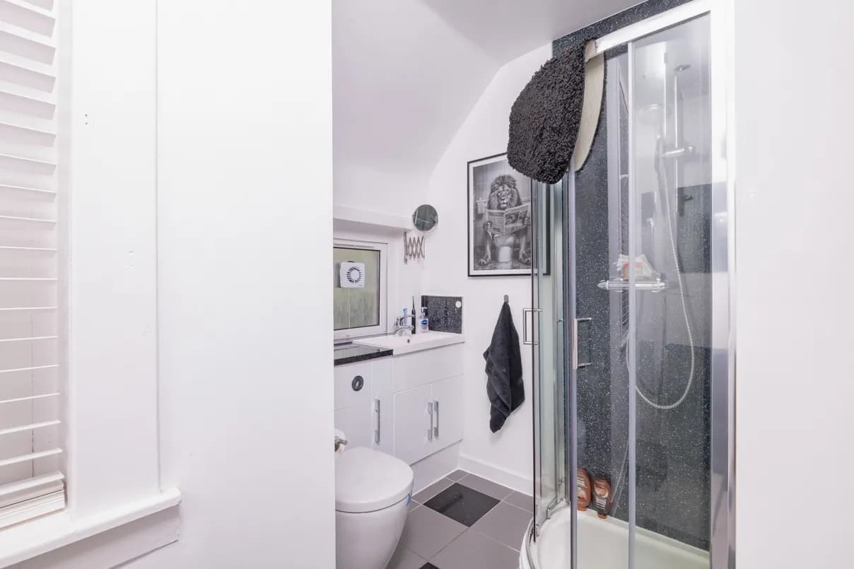 property photo 9 of 24