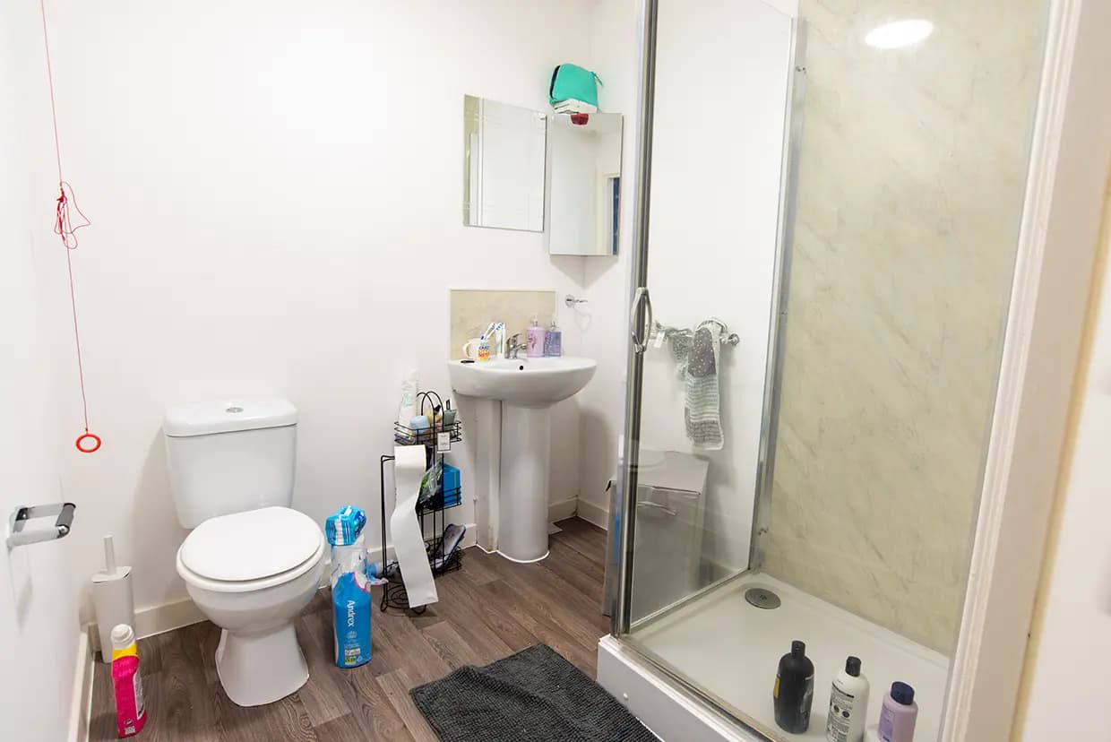 property photo 6 of 16