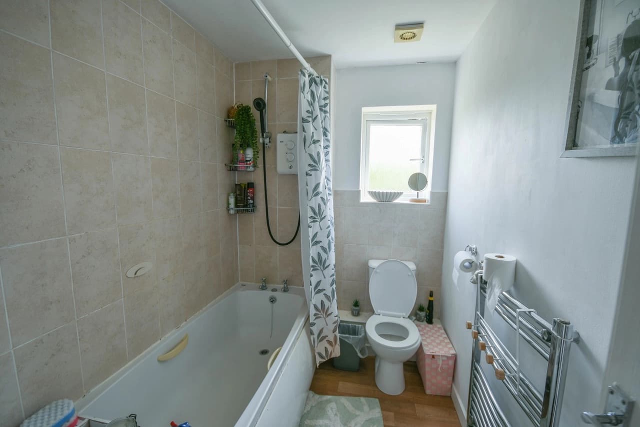 property photo 8 of 20