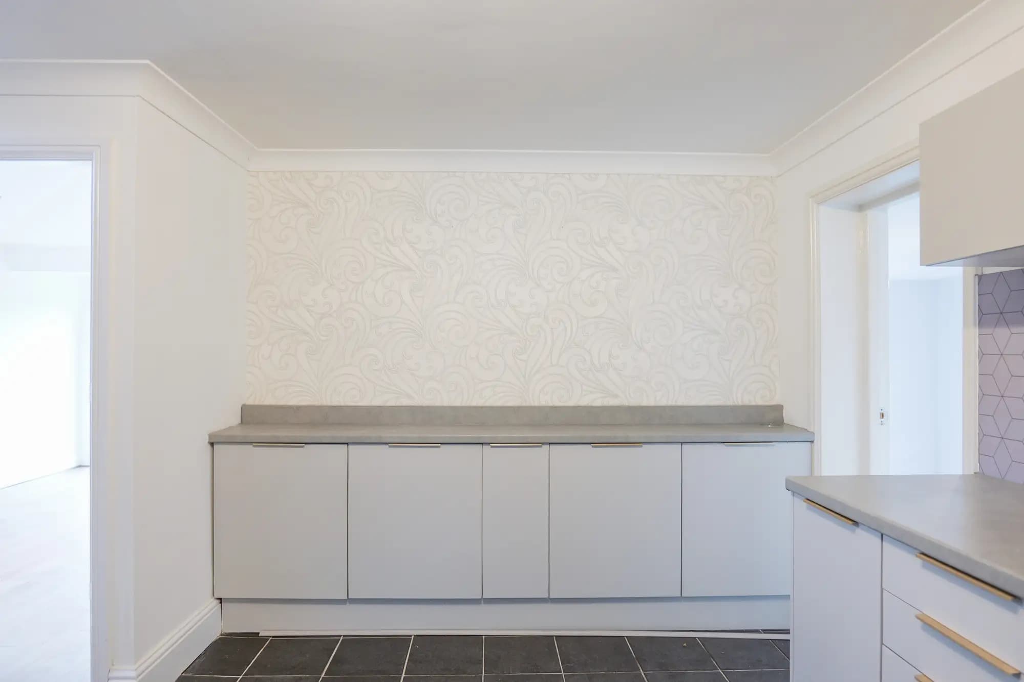 property photo 5 of 16