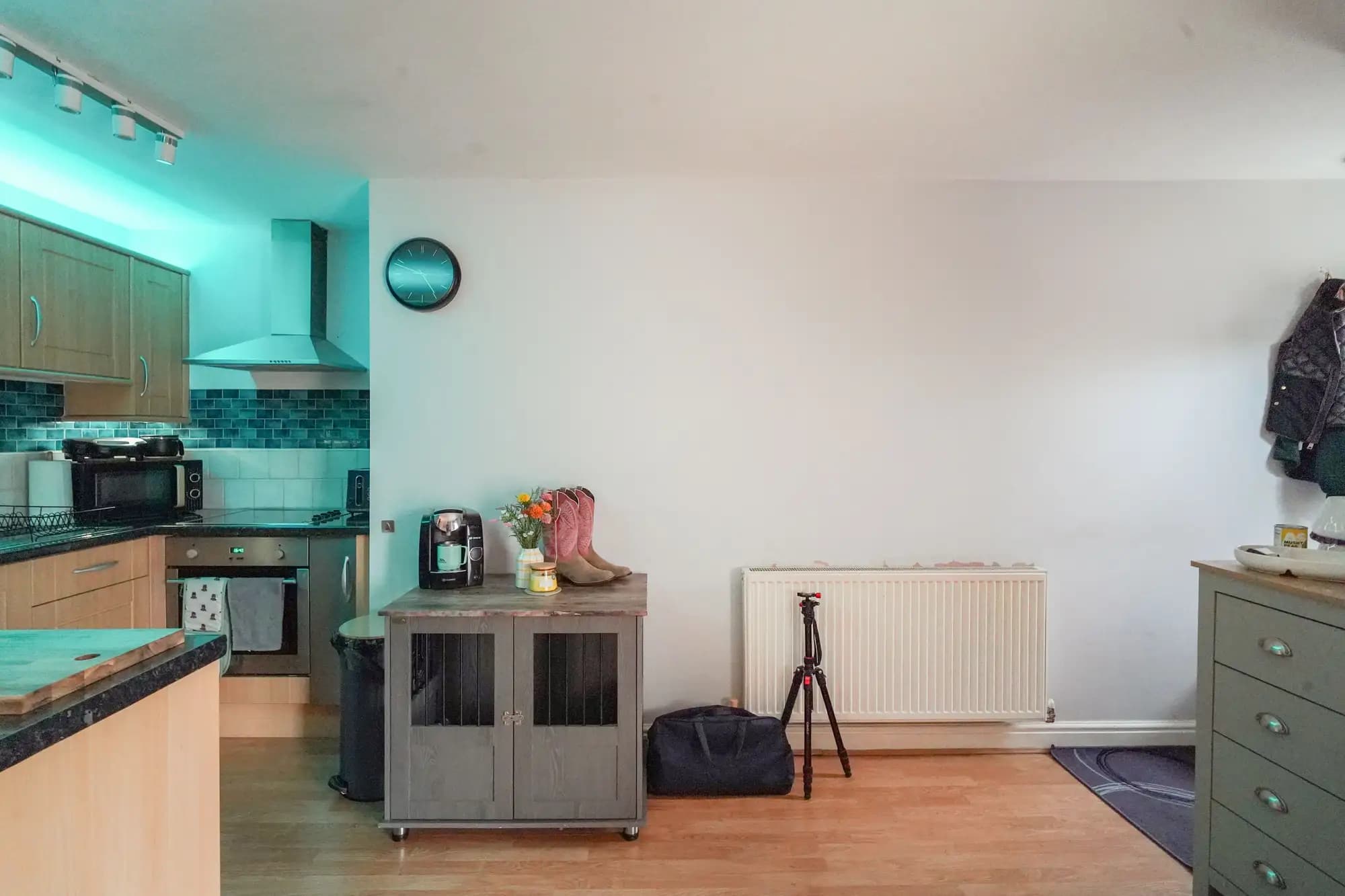 property photo 6 of 22