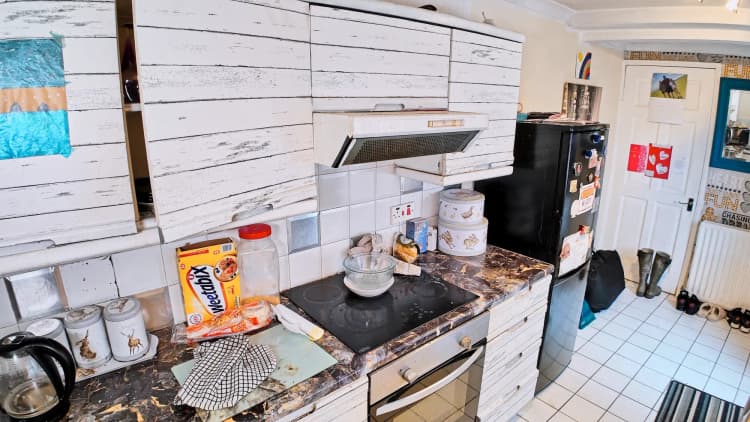 property photo 6 of 16