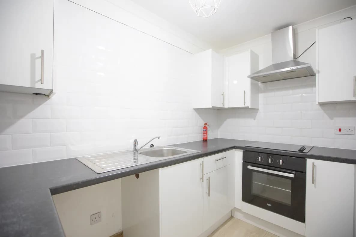 property photo 5 of 29