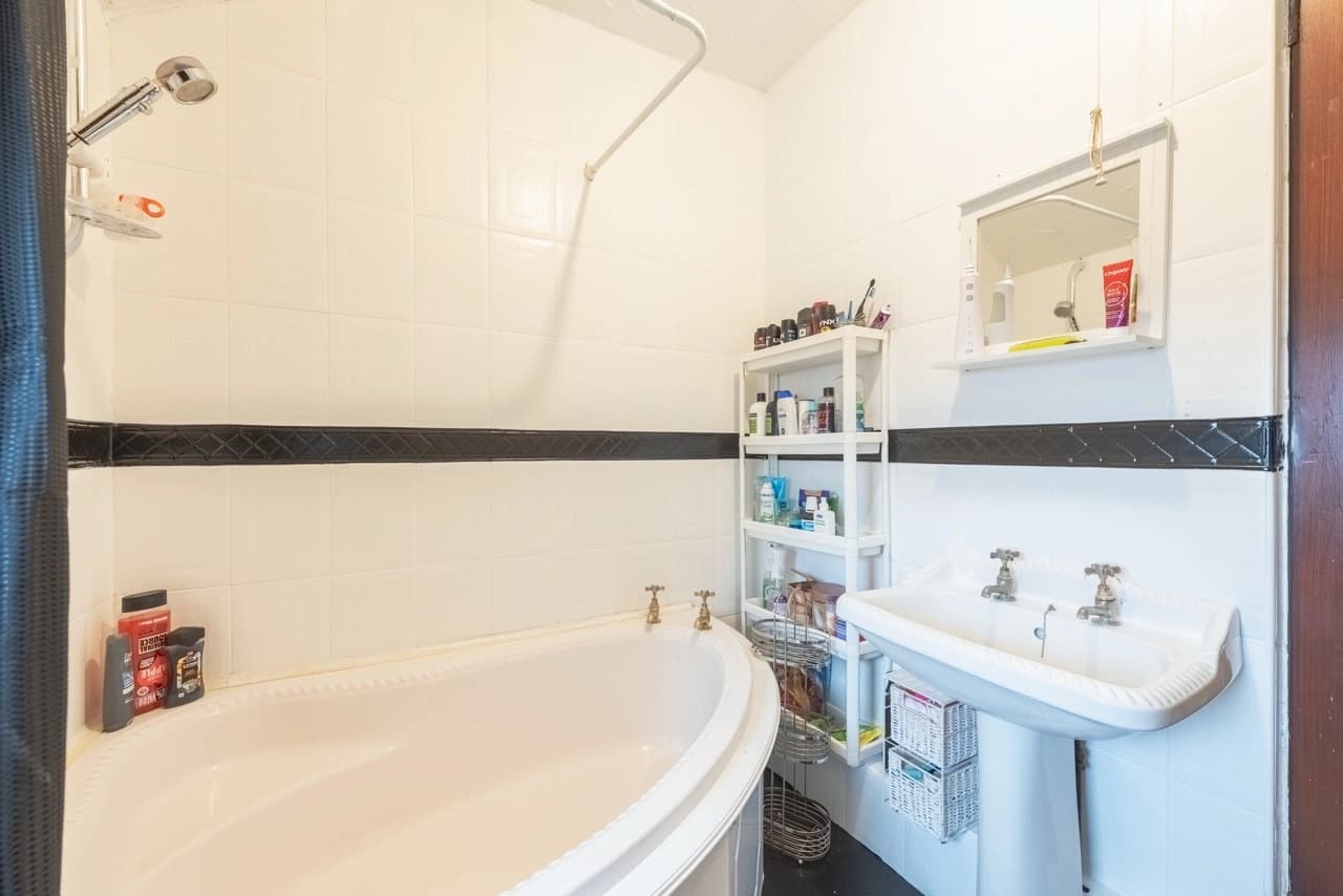 property photo 14 of 32