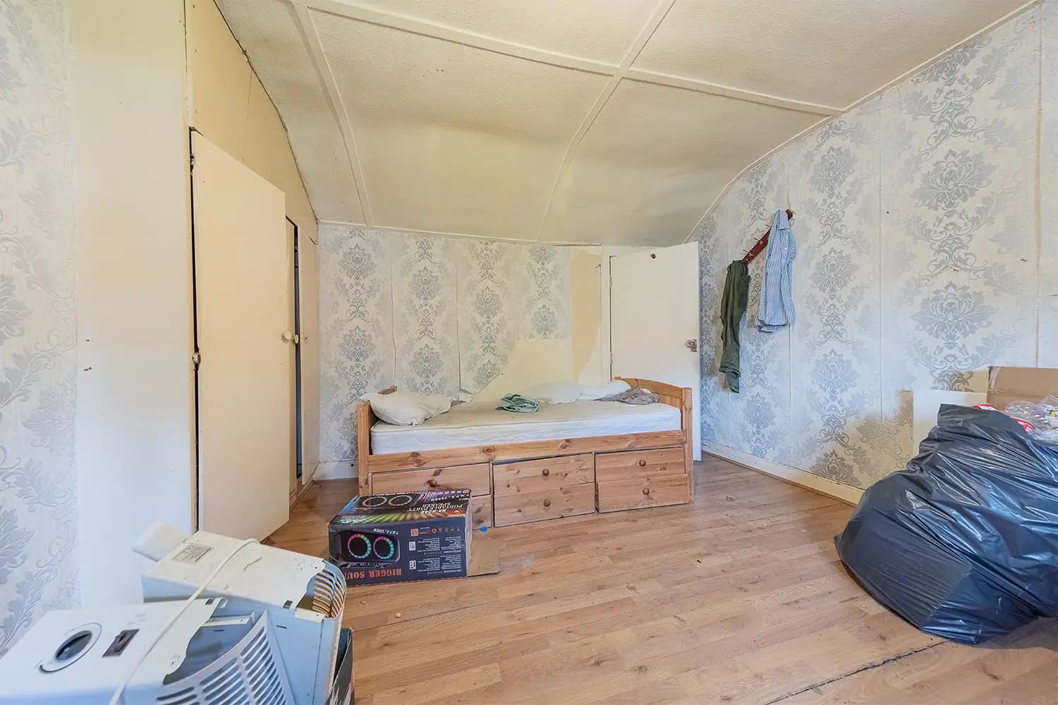 property photo 13 of 16