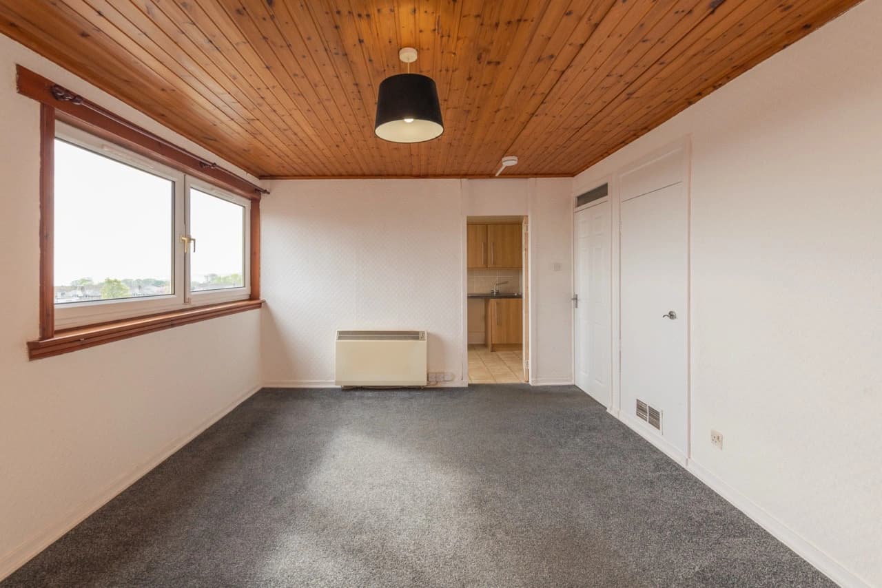 property photo 4 of 18