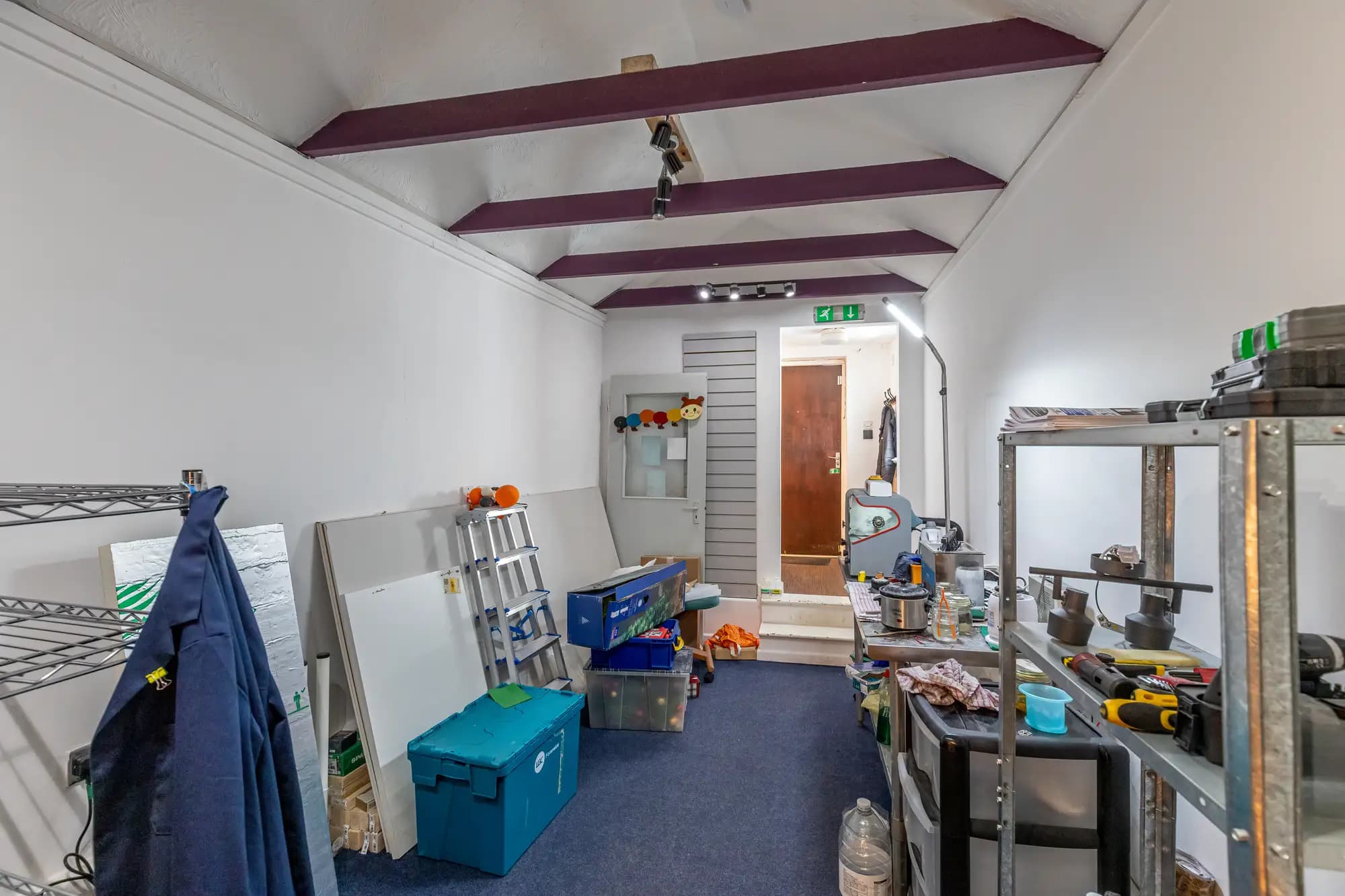 property photo 6 of 9
