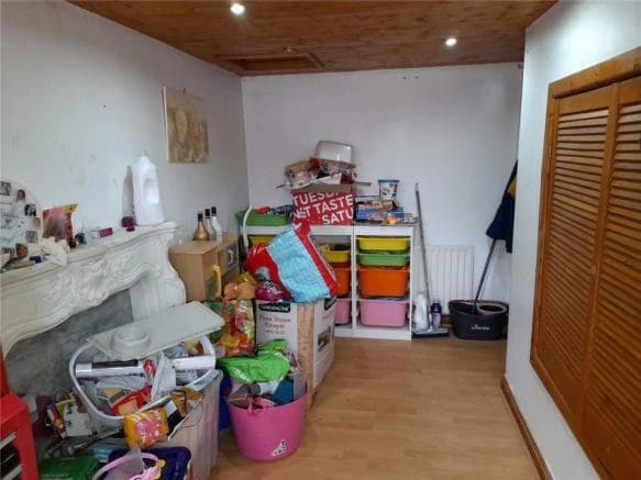 property photo 8 of 14