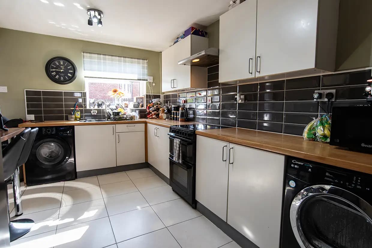 property photo 5 of 13