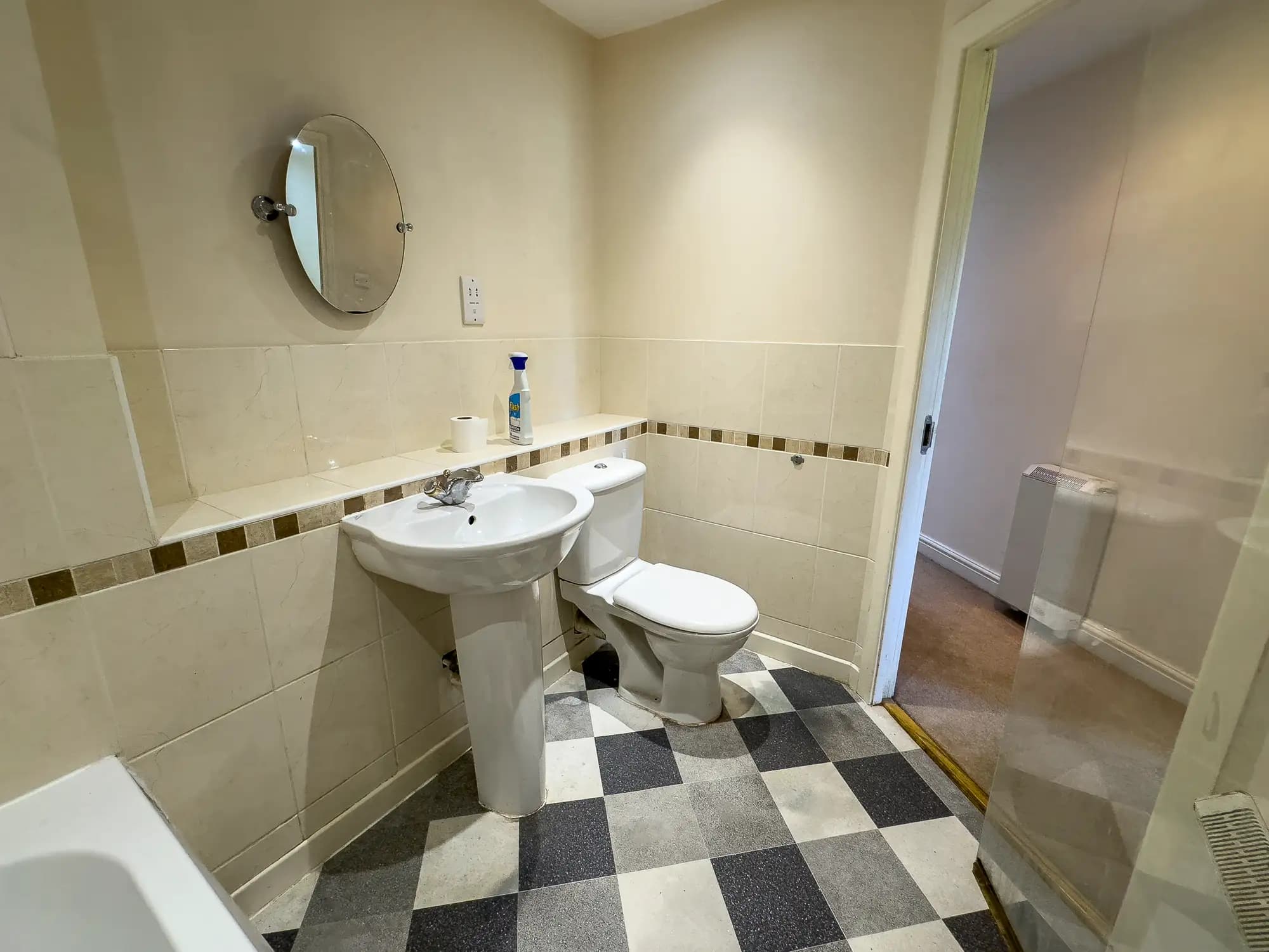 property photo 11 of 25