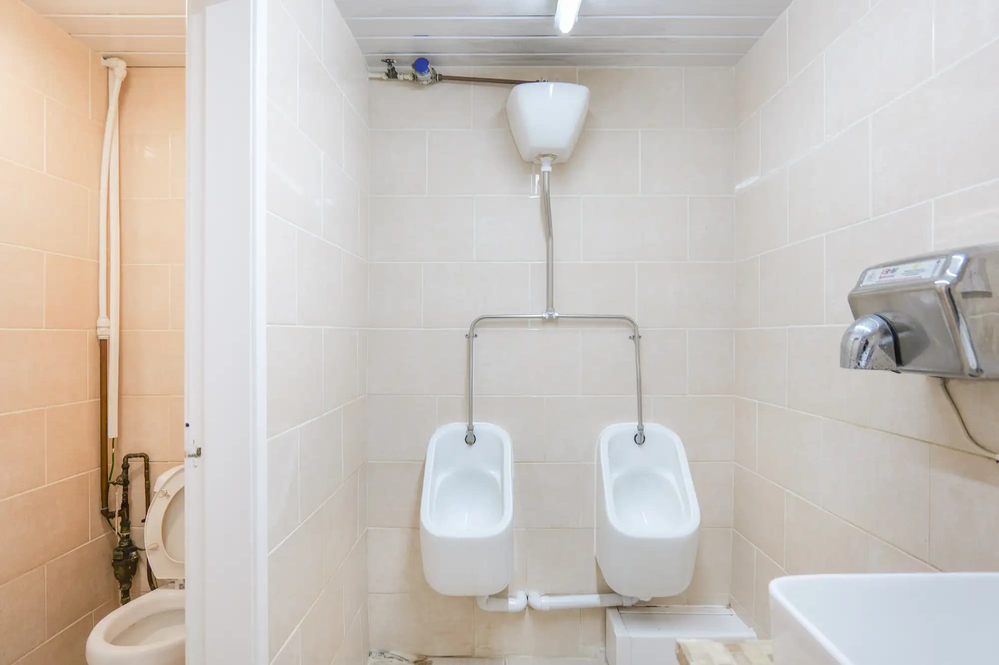 property photo 8 of 28