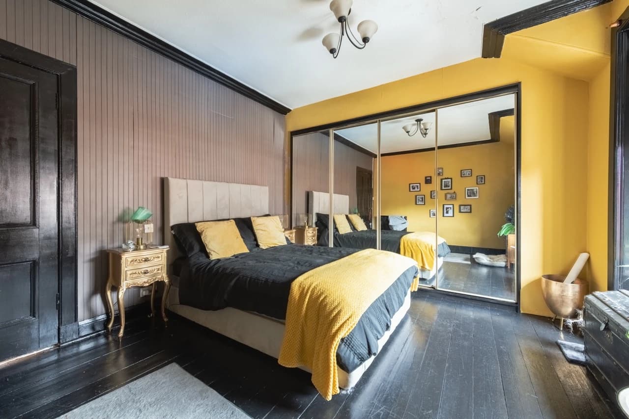 property photo 16 of 32