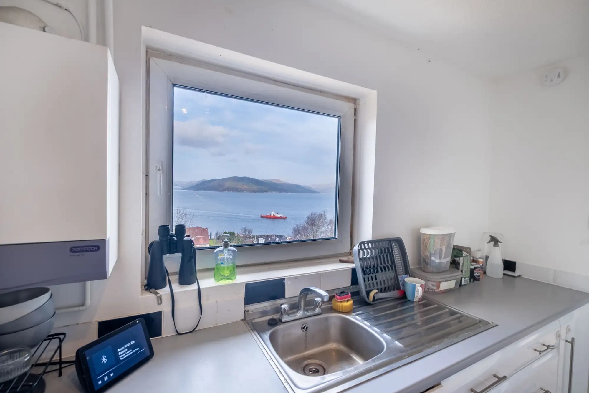 property photo 8 of 27