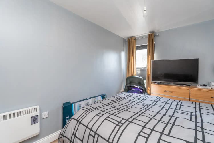 property photo 16 of 32