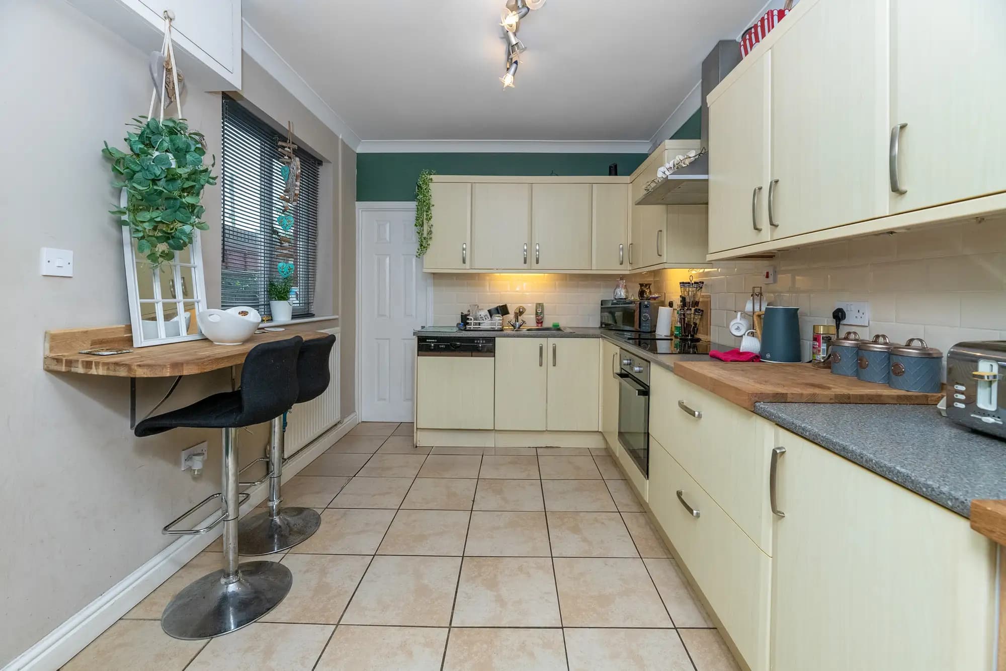 property photo 7 of 32
