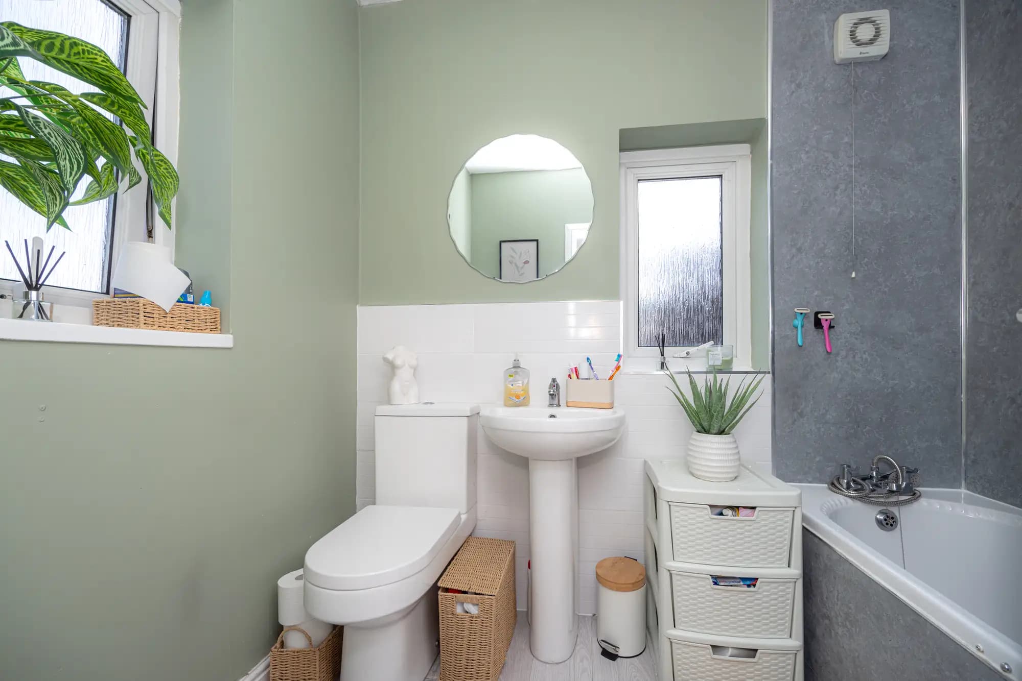 property photo 11 of 30