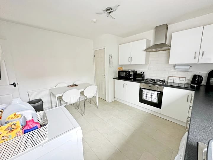 property photo 5 of 25