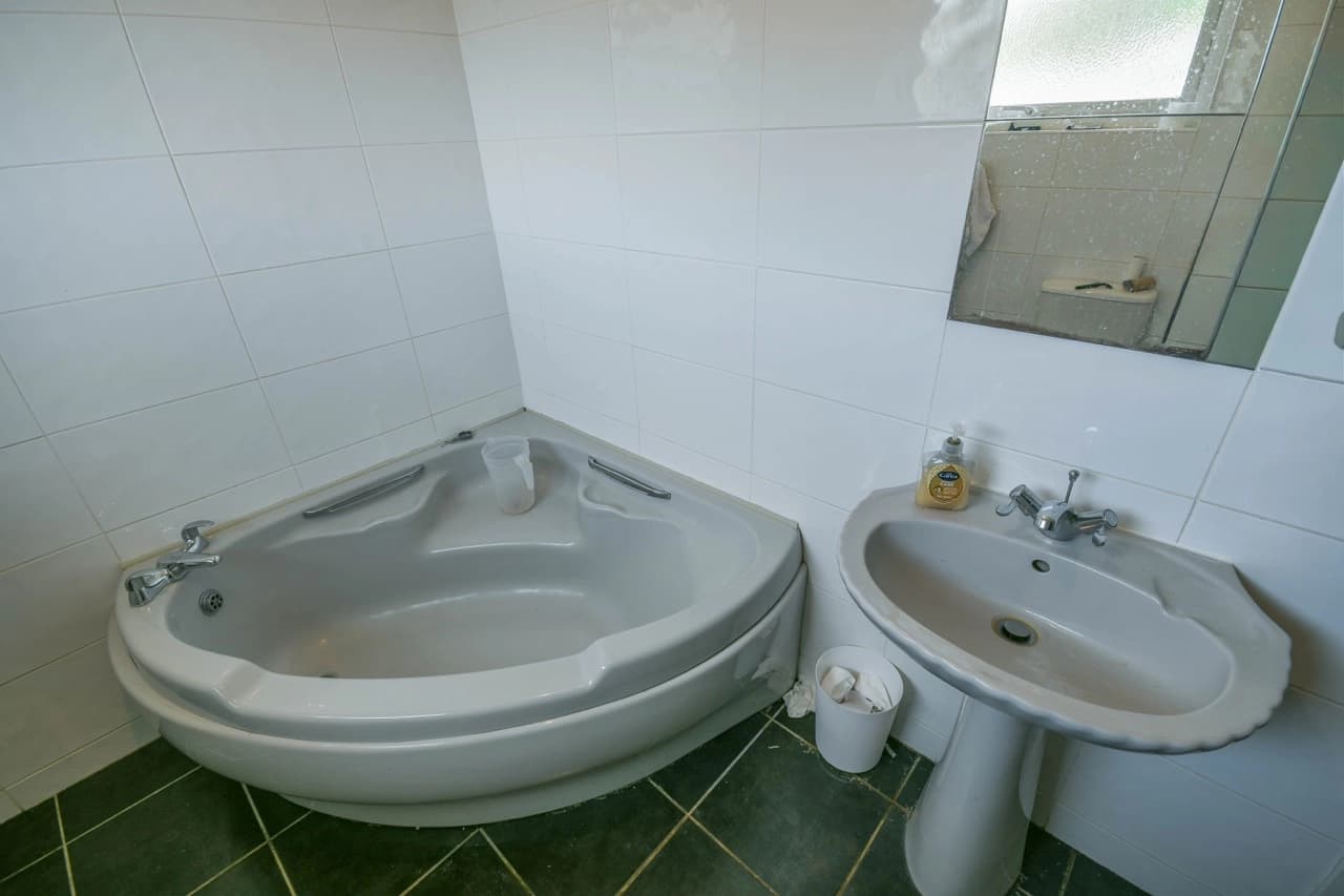 property photo 10 of 21