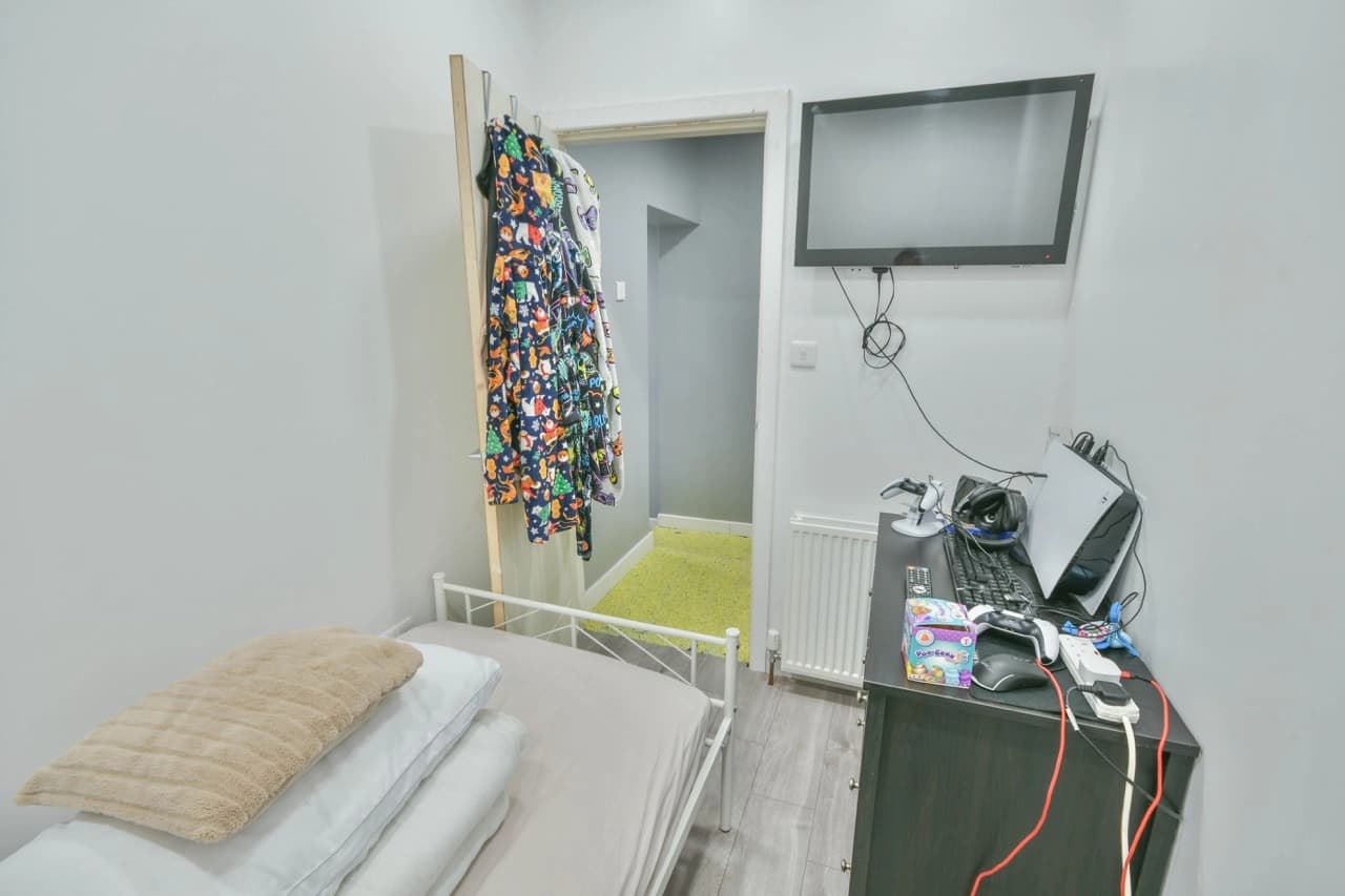 property photo 15 of 19
