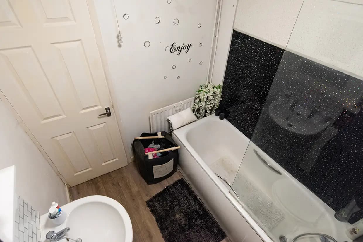 property photo 9 of 21