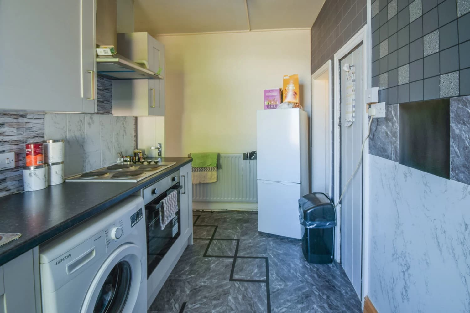 property photo 5 of 12