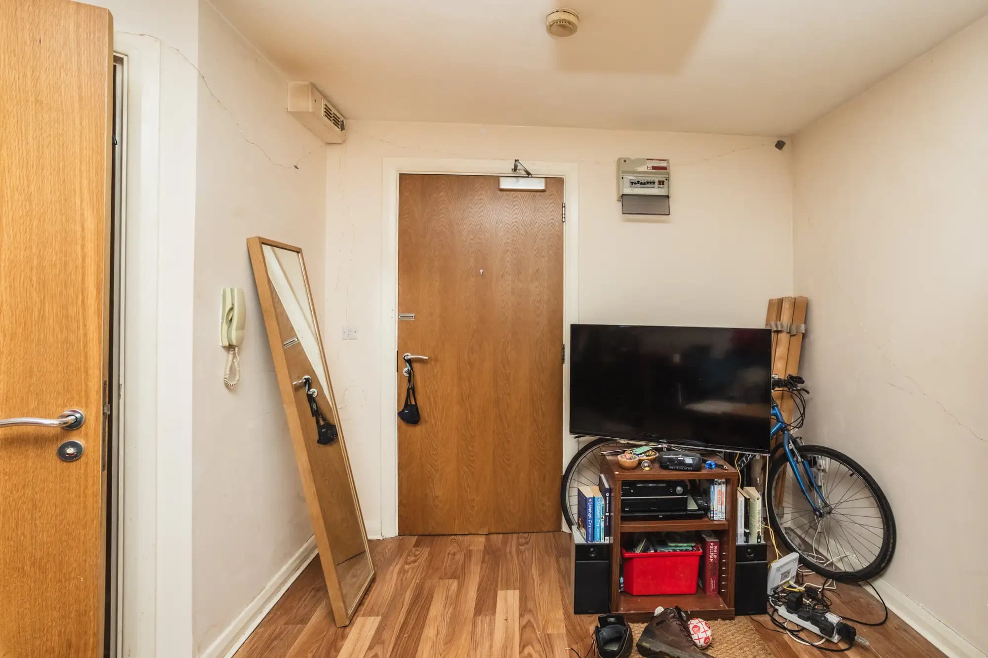 property photo 5 of 18