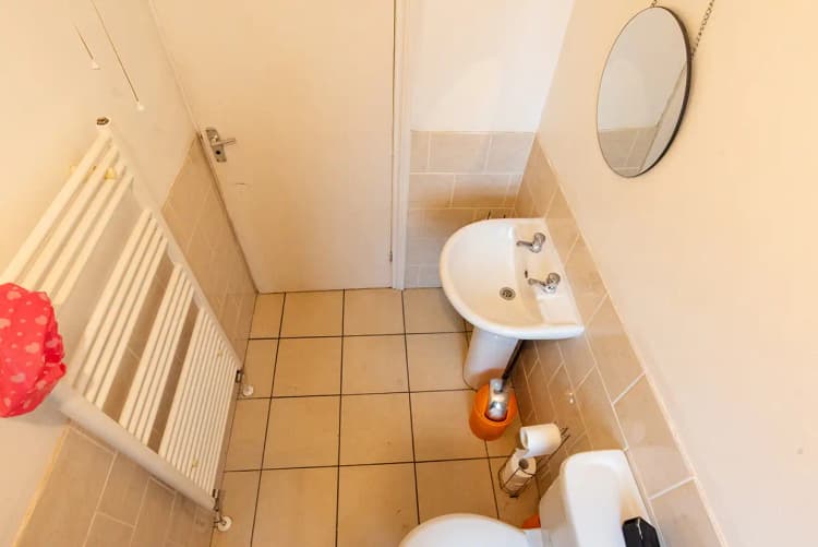 property photo 8 of 18