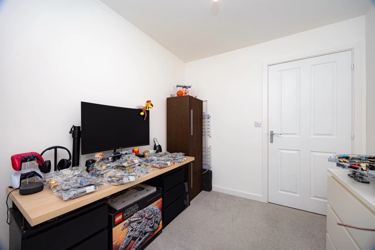 property photo 16 of 23
