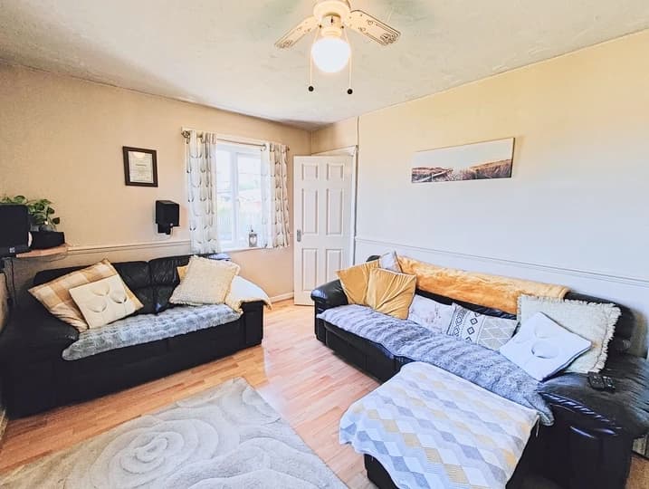property photo 4 of 19