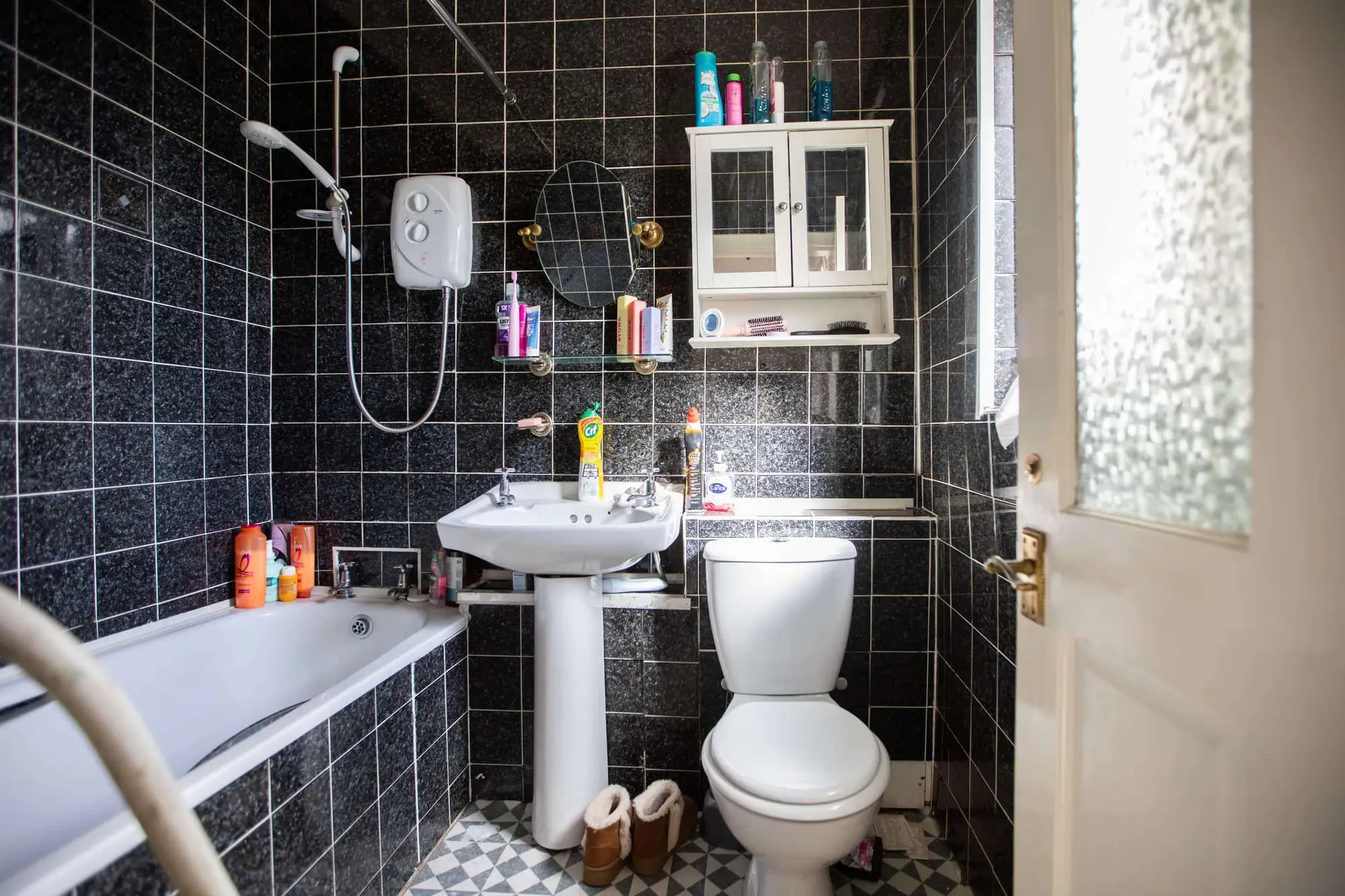 property photo 5 of 18