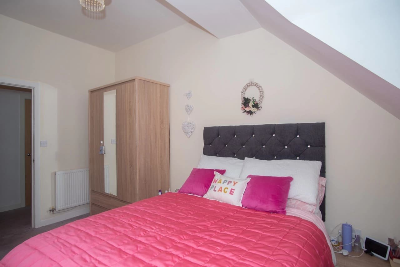 property photo 13 of 24