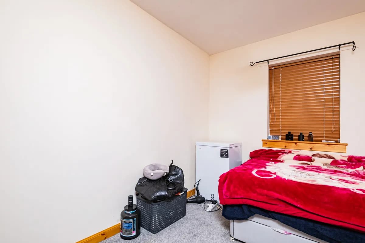 property photo 12 of 17