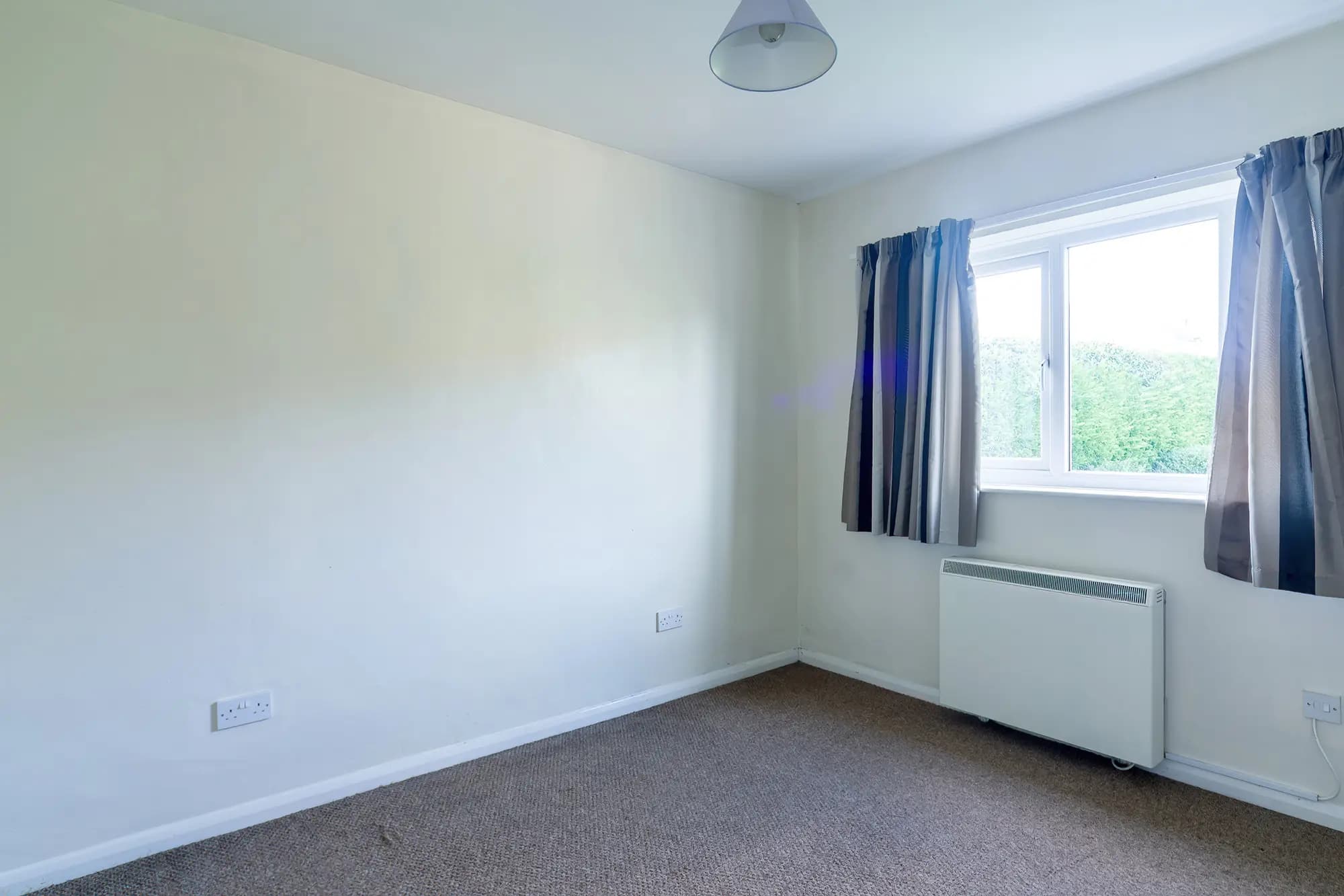 property photo 21 of 35