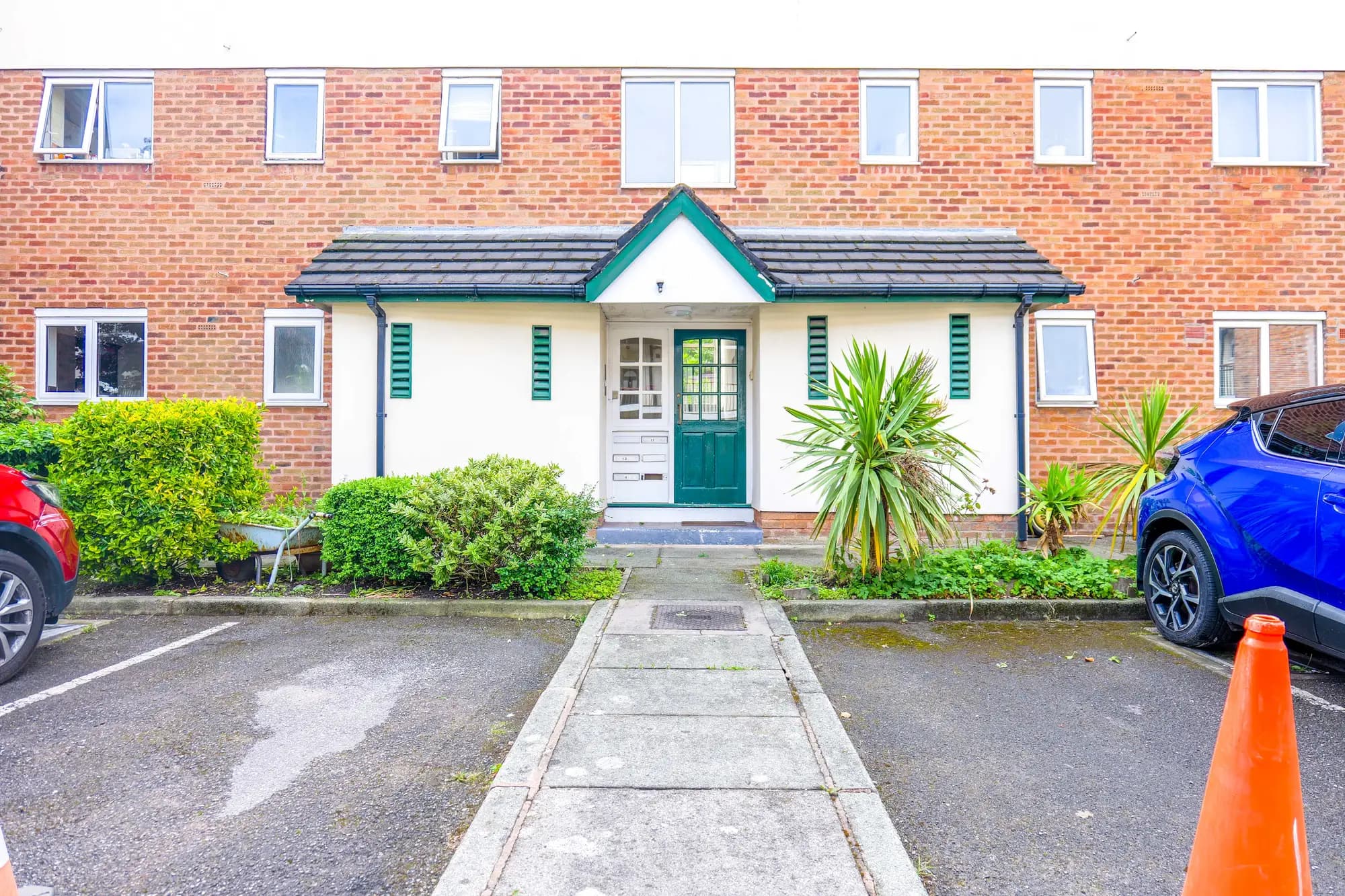 property photo 0 of 17