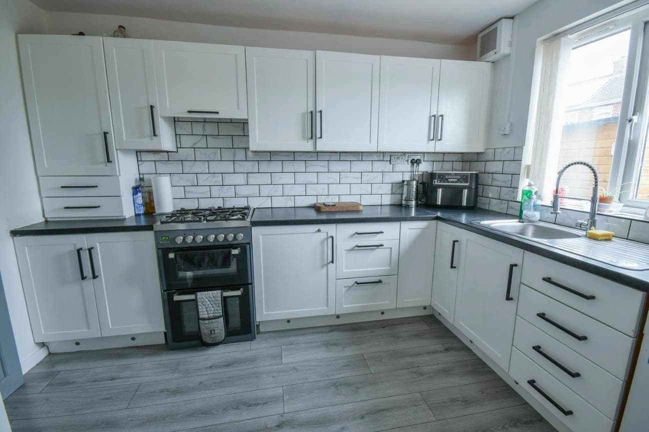 property photo 5 of 17