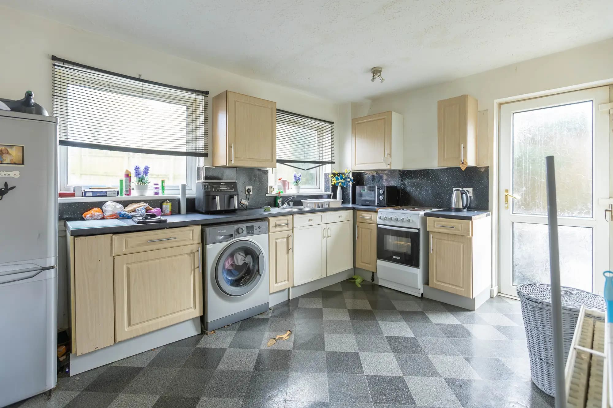 property photo 5 of 16