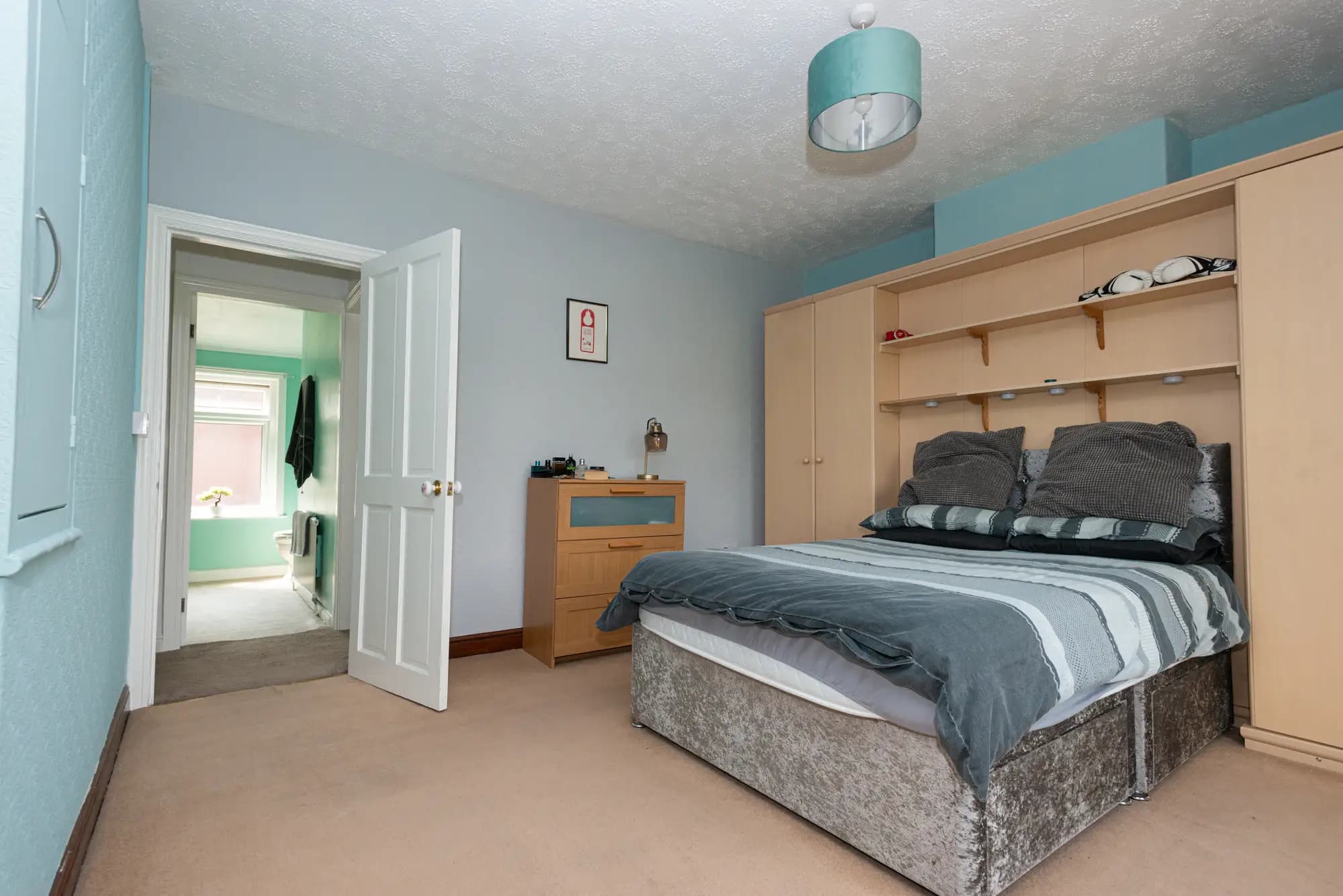 property photo 9 of 16