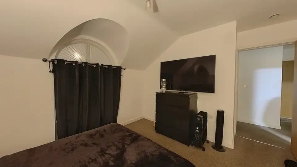 property photo 13 of 26