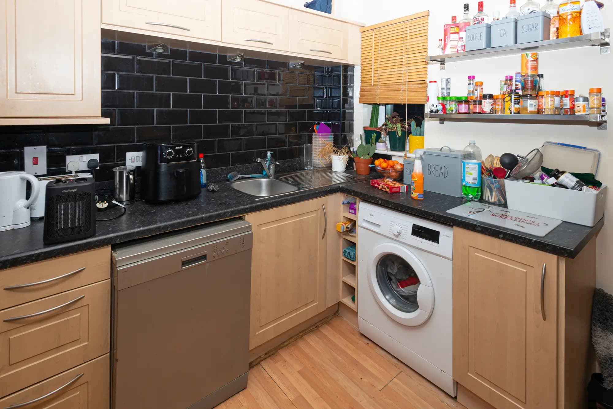 property photo 5 of 18