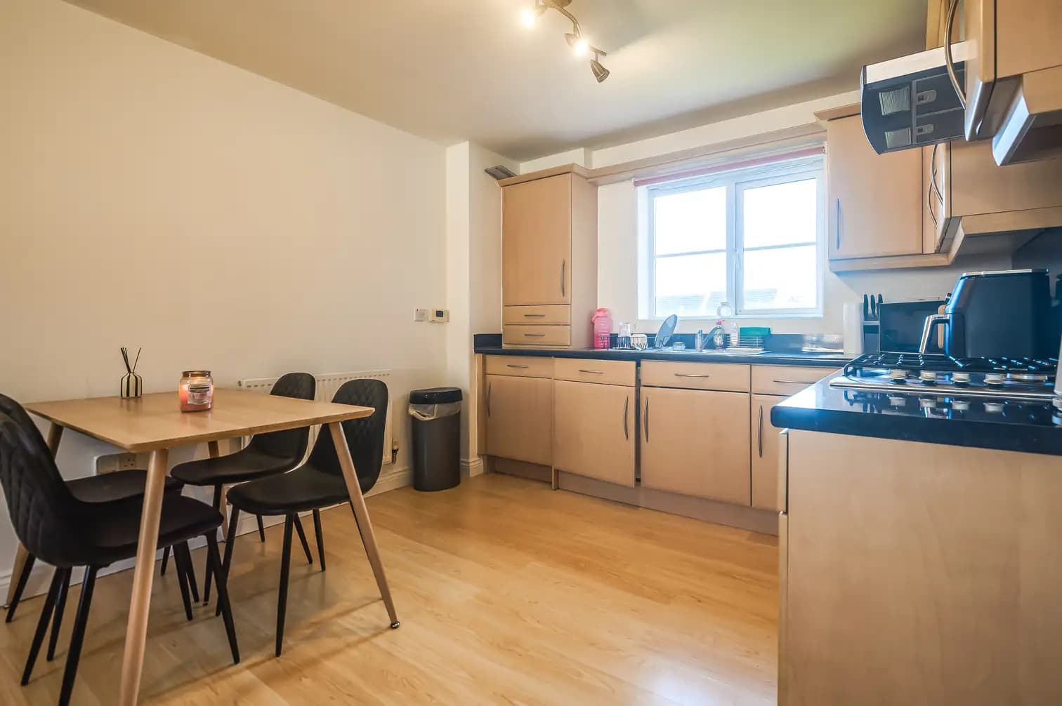 property photo 6 of 20