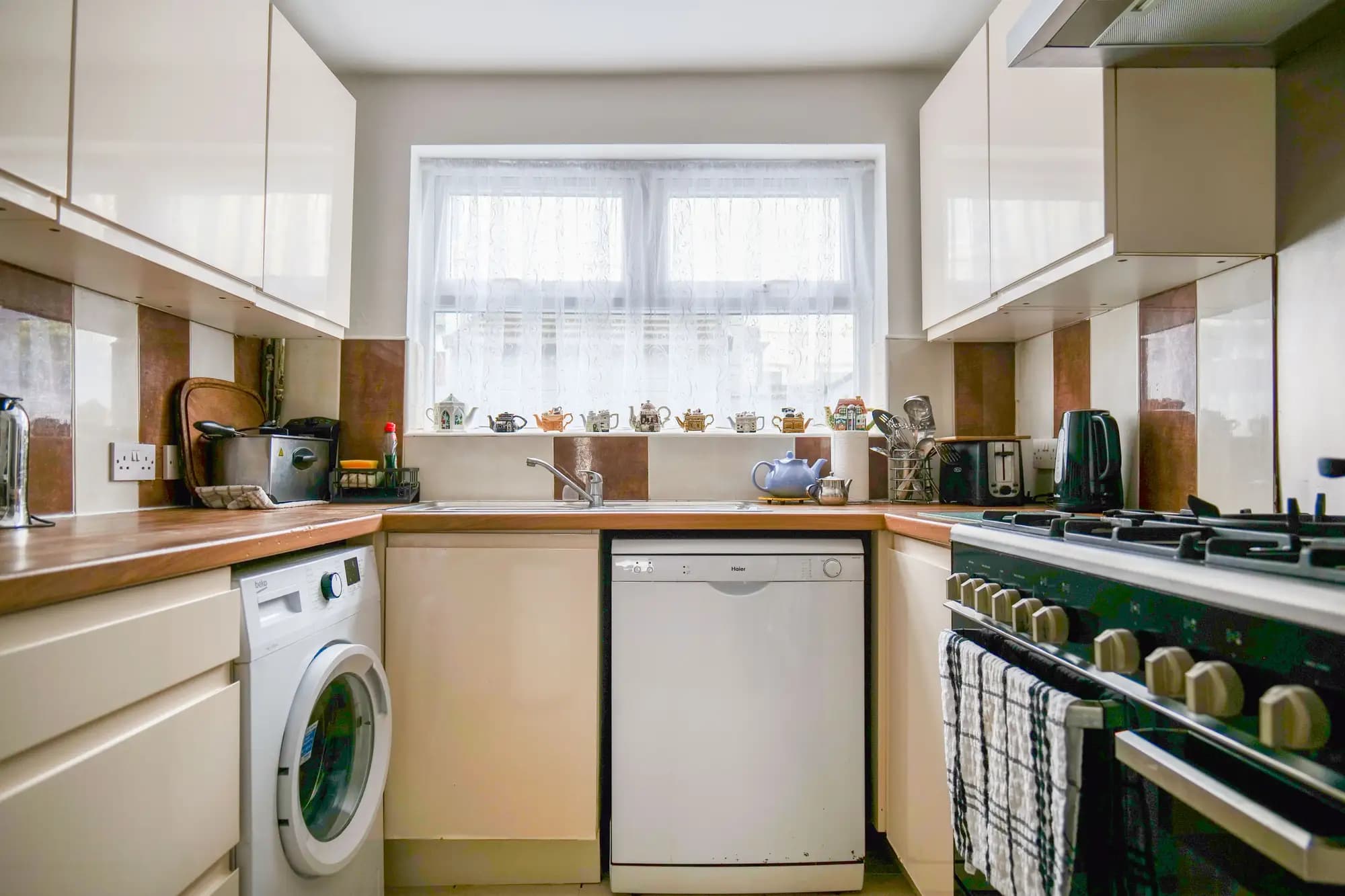 property photo 6 of 17