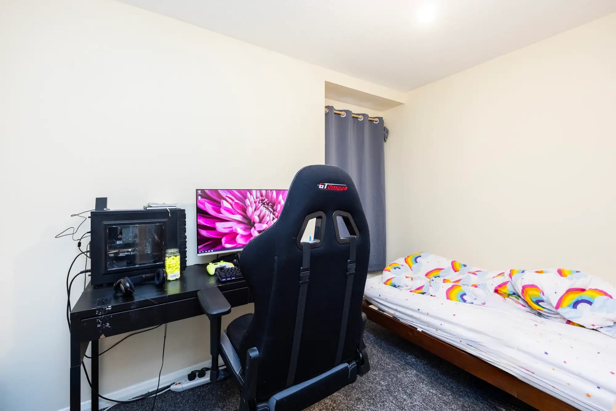 property photo 6 of 11