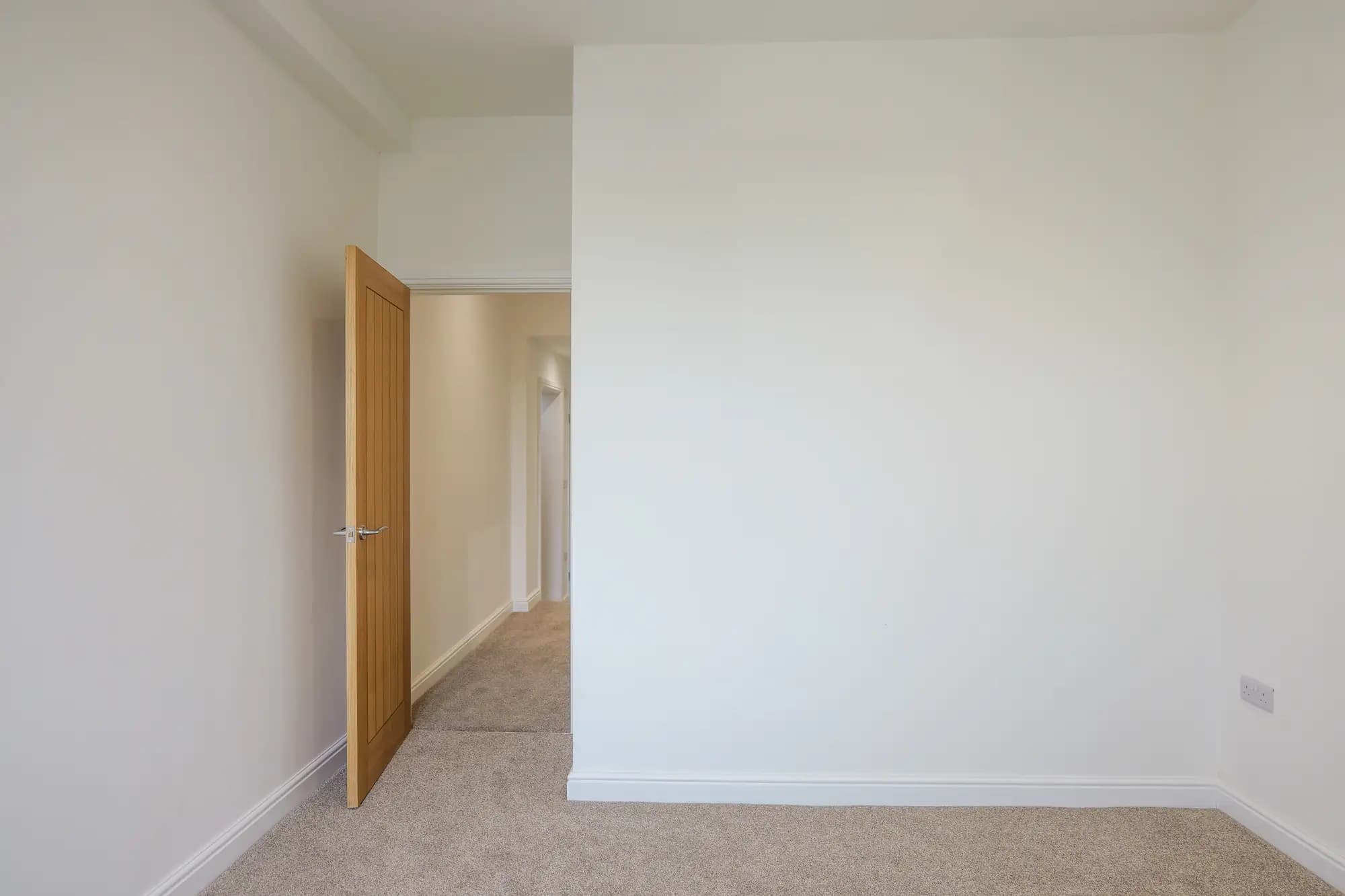 property photo 8 of 19