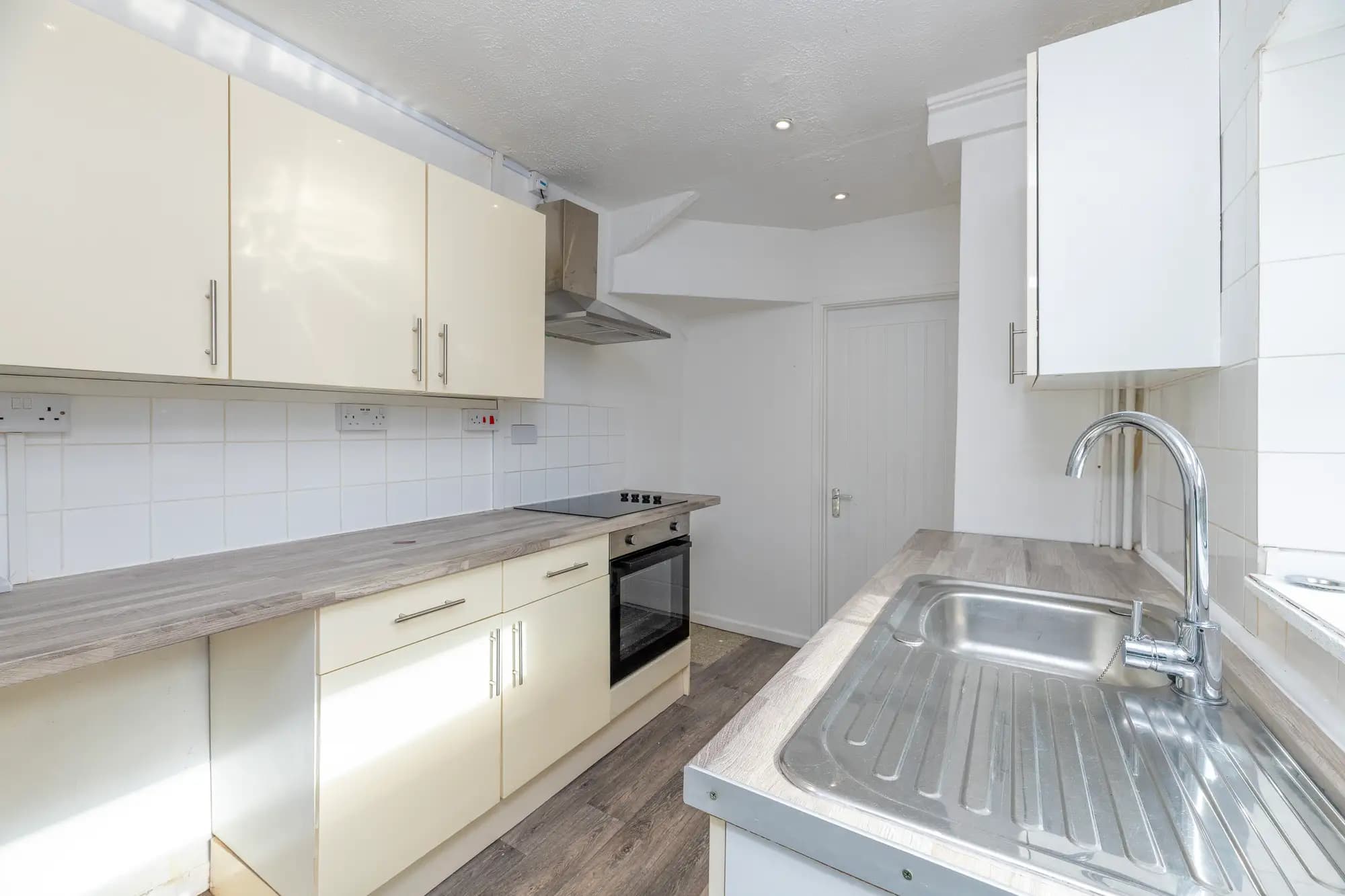 property photo 8 of 17