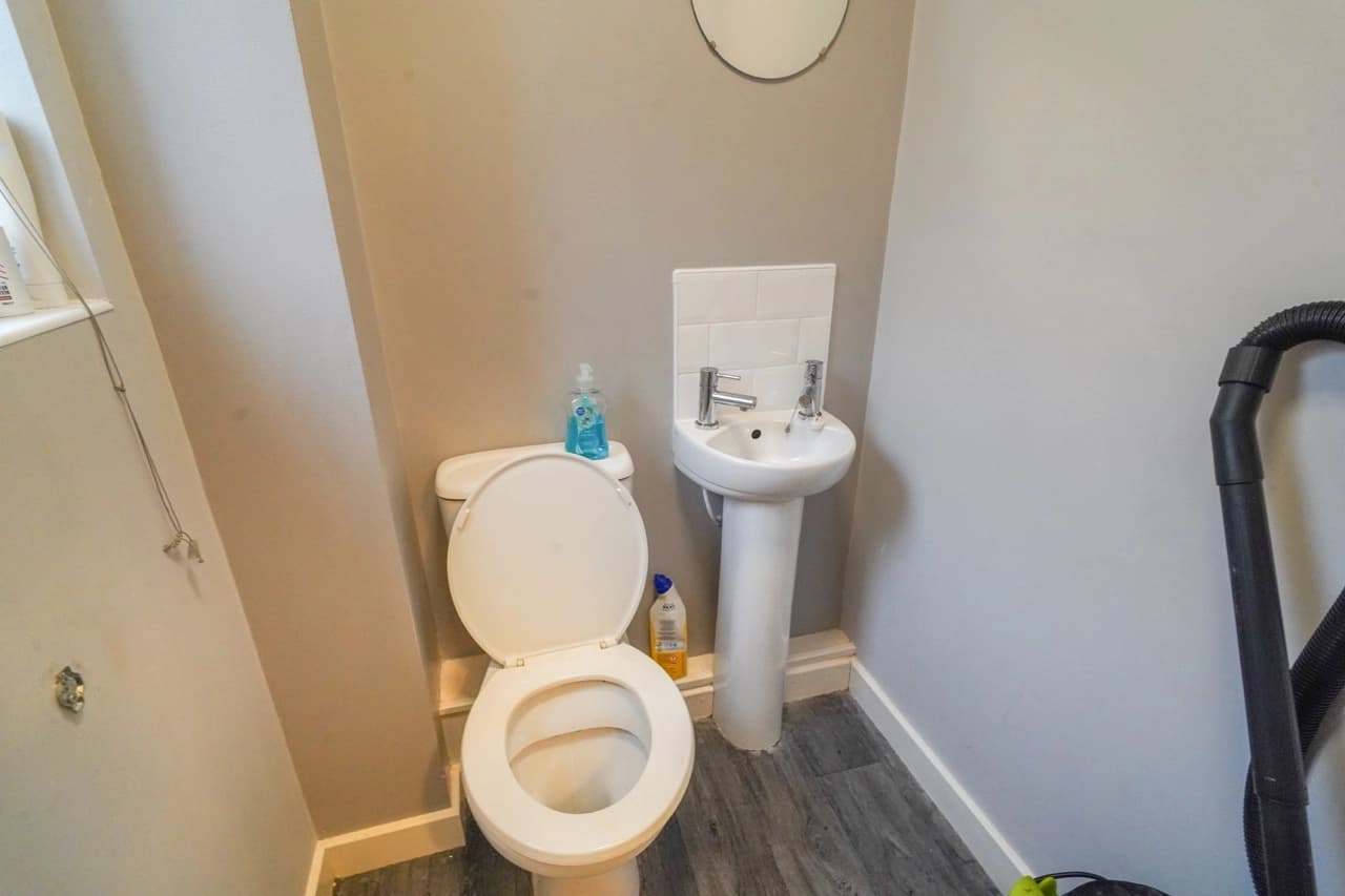 property photo 13 of 25