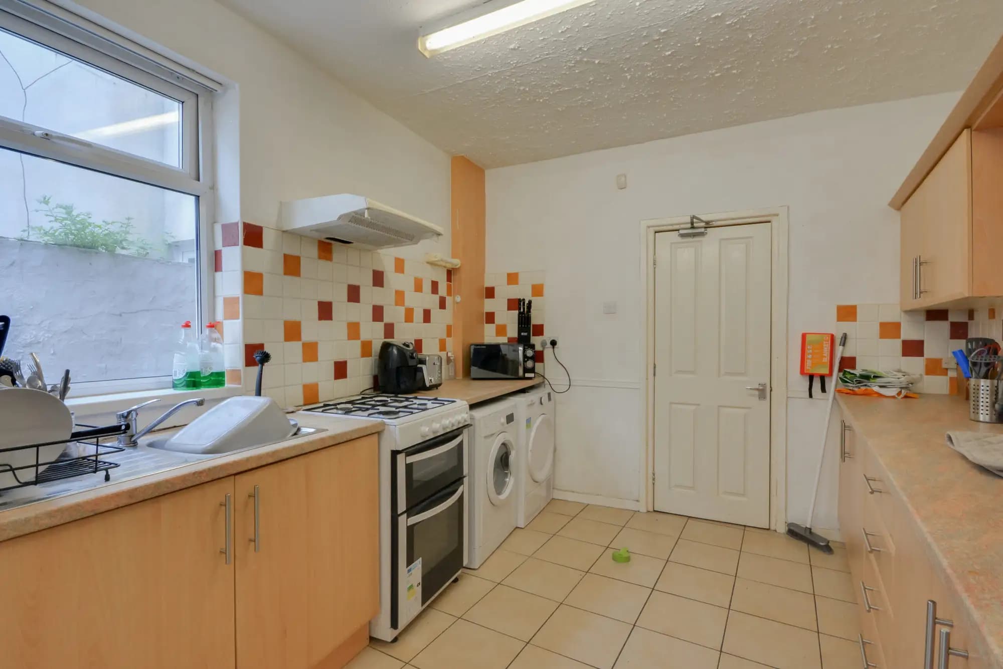 property photo 7 of 18